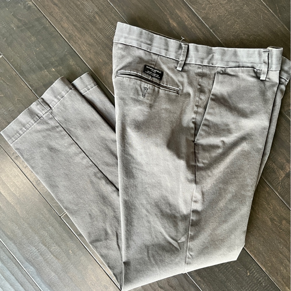 Men’s 32x30 Banana Republic Aiden Chino - grey. Great condition!